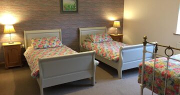 twin room at Woodvilla Lodge